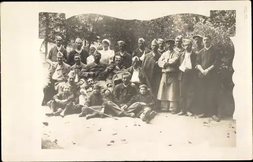 Foto Ak Französische Soldaten in Zivil, 1.WK, Dritte Republik, Gruppenbild