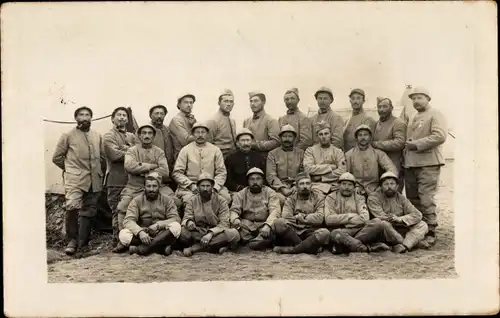 Foto Ak Französische Soldaten, 1.WK, Dritte Republik, Adrianshelm, Gruppenbild