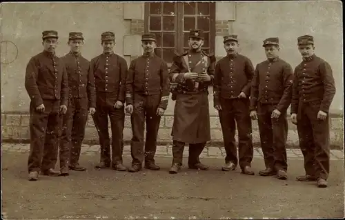 Foto Ak Französische Soldaten, 1. WK, Dritte Republik, Gruppenbild