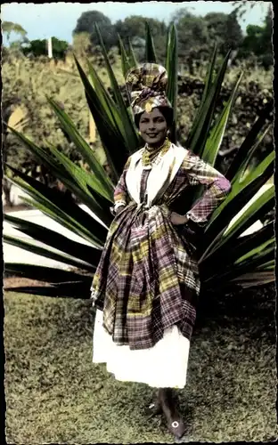 Ak Guadeloupe, Jeune Fille en Costume Local