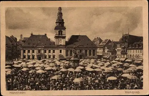 Ak Mannheim in Baden Württemberg, Blick auf den Marktplatz am Markttag, Rathaus, Denkmal