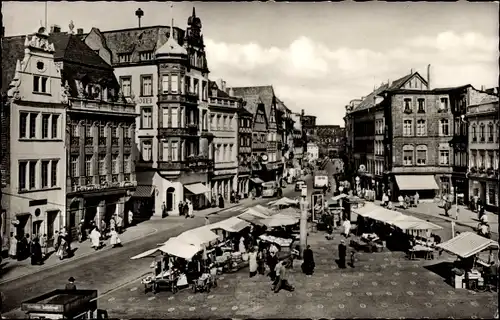 Ak Trier in Rheinland Pfalz, Hauptmarkt mit Blick auf die Porta Nigra