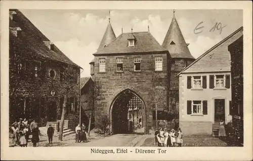 Ak Nideggen in der Eifel, Dürener Tor, Straßenpartie, Anwohner