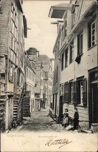 Ak Monschau Montjoie in der Eifel, Blick in die Eschbachstraße, Wohnhäuser, Kinder