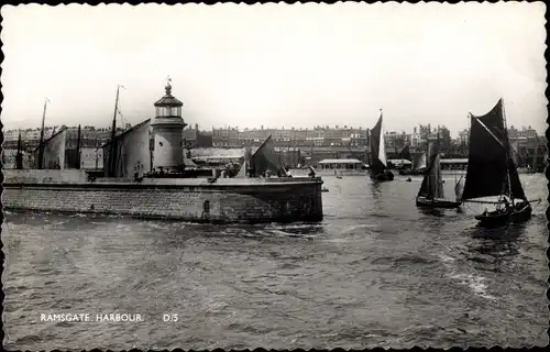 Ak Ramsgate Kent England, Harbour, Lighthouse, Leuchtturm, Segelboote