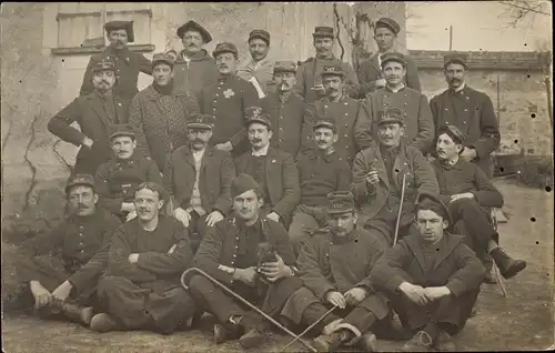 Foto Ak Französische Soldaten in Uniformen, Gruppenaufnahme