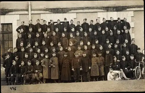 Foto Ak Französische Soldaten in Uniformen, Gruppenaufnahme
