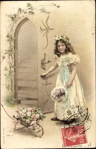 Ak Mädchen mit Blumenstrauß, Schubkarre mit Blumen