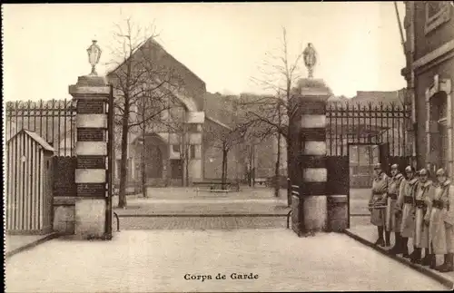 Ak Corps de Garde, französische Soldaten, Tor