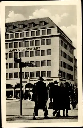 Ak Berlin Mitte, Friedrichstraße Kreuzung Unter den Linden, Haus der Schweiz