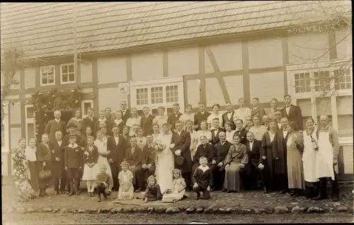 Foto Ak Lüchow im Wendland, Hochzeit, Gruppenbild