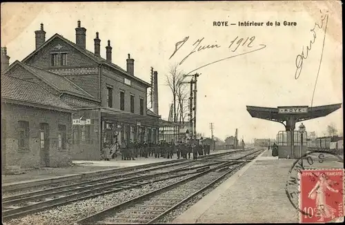 Ak Roye Somme, Intérieur de la Gare, Gleise