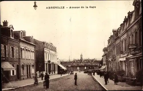 Ak Abbeville Somme,Avenue de la Gare, Blick zum Bahnhof