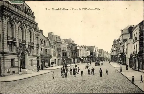 Ak Montdidier Somme, place de l'hotel de ville