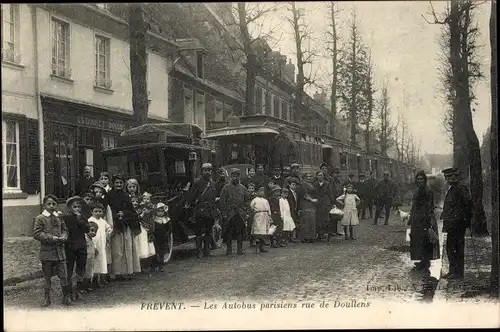 Ak Frevent Pas de Calais, Les Autobus parisiens rue de Doullens