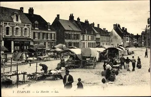 Ak Etaples Pas de Calais, Le Marche, Markttreiben