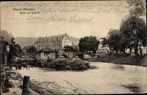 Ak Hann. Münden in Niedersachsen, Blick auf das Schloss, Flusspartie