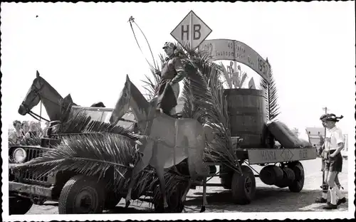 Foto Ak Swakopmund Namibia Dt. Südwestafrika, Festwagen 40 Jahre Swakopmunder Bier 1952, Hansa Bier