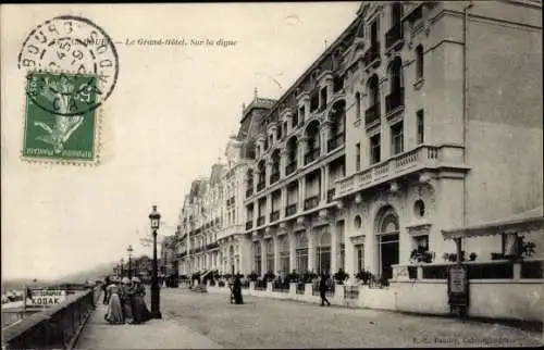 Ak Cabourg Calvados, Le Grand Hotel, Sur la Digue