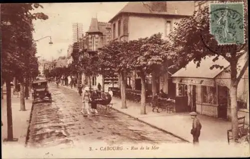 Ak Cabourg Calvados, Rue de la Mer