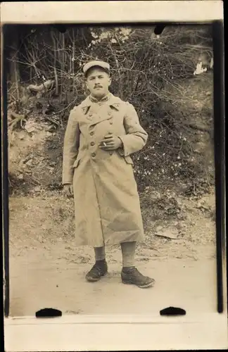 Foto Ak Französischer Soldat, 1.WK, Zigarette, Dritte Republik