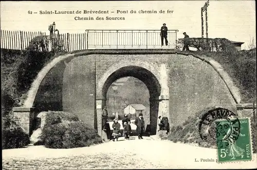 Ak Saint Laurent de Brèvedent Seine Maritime, Pont du chemin de fer, Chemin des Sources