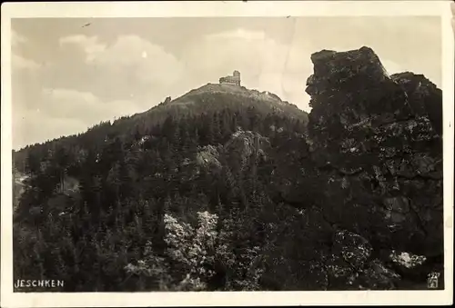 Ak Ještěd Jeschken Region Reichenberg, Blick zum Gipfel mit Baude