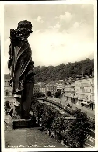 Ak Karlovy Vary Karlsbad Stadt, Blick von der Mühlbrunn Kolonnade