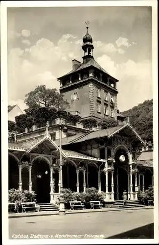 Ak Karlovy Vary Karlsbad Stadt, Stadtturm, Marktbrunnen Kolonnade