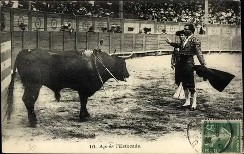 Ak Corrida de Toros, apres l'Estocade, Stierkampf, Torero, Zuschauer