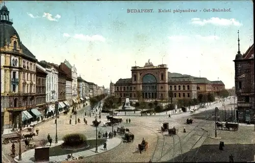 Ak Budapest Ungarn, Keleti pályaudvar, Ostbahnhof, Platzansicht