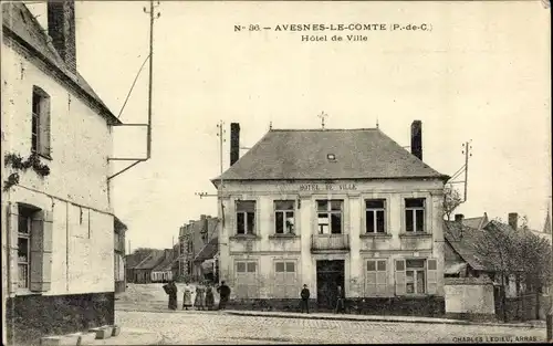 Ak Avesnes le Comte Pas de Calais, Hotel de Ville