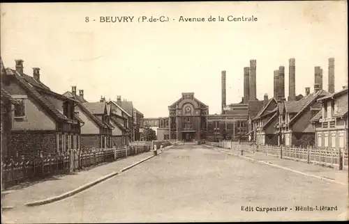 Ak Beuvry Pas de Calais, Avenue de la Cathedeale, Schornsteine