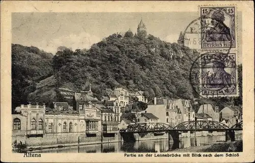 Ak Altena im Märkischen Kreis, Partie an der Lennebrücke mit Blick nach dem Schloss