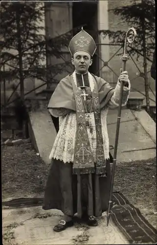 Foto Ak Französischer Bischof, Geistlicher, Mitra, Krummstab, Pektorale, Portrait