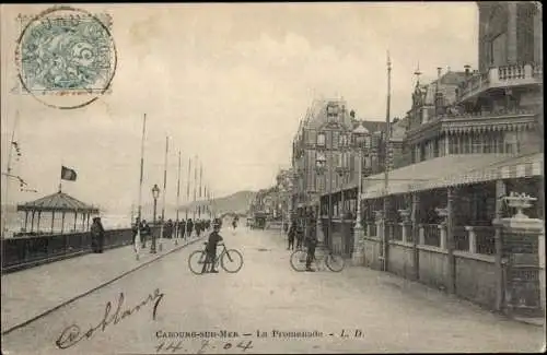 Ak Cabourg sur Mer Calvados, La Promenade