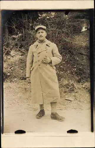 Foto Ak Französischer Soldat, 1.WK, Zigarette, Dritte Republik