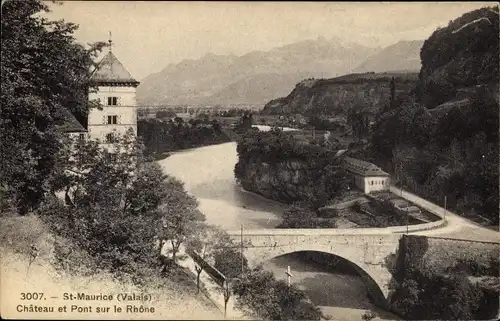 Ak Saint Maurice Kanton Wallis, Chateau et Pont sur le Rhone