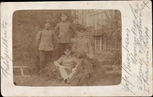 Foto Ak Marburg an der Lahn, Gruppenbild vierer Soldaten