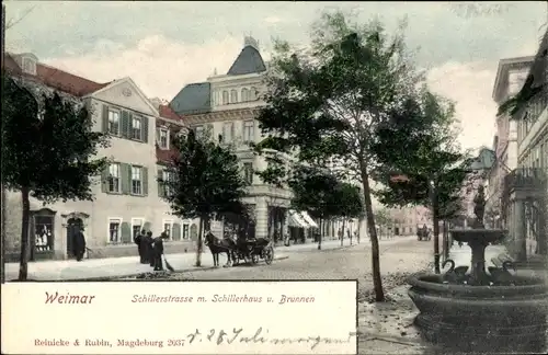 Ak Weimar in Thüringen, Schillerstraße mit Schillerhaus und Brunnen