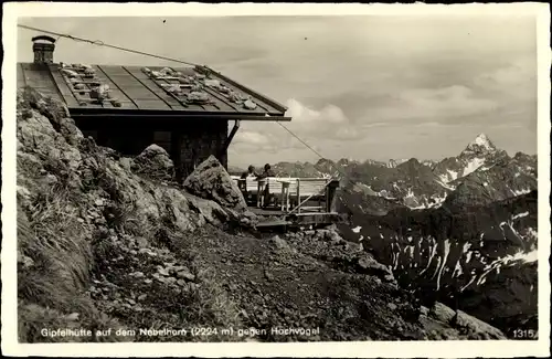 Ak Oberstdorf im Oberallgäu, Gipfelhütte auf dem Nebelhorn gegen Hochvogel