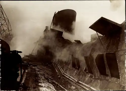 Foto Brandkatastrophe Dampfer Europa, Norddeutscher Lloyd Bremen, Hamburg