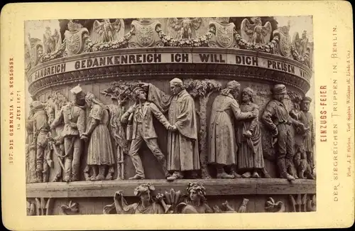 Foto Berlin, Einzugsfeier der Siegreichen Truppen, Germania vor dem Schlosse 1871, Relief