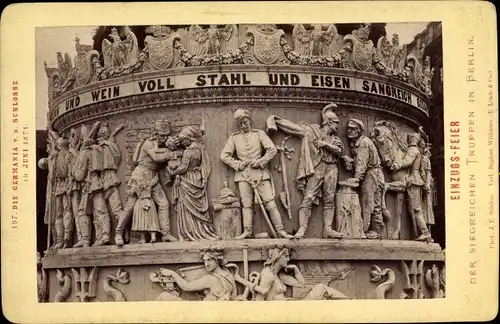 Foto Berlin, Einzugsfeier der Siegreichen Truppen, Germania vor dem Schlosse 1871, Relief