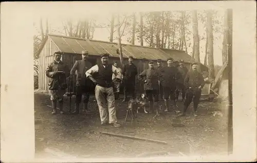 Foto Ak Französische Soldaten in Uniformen, Hunde