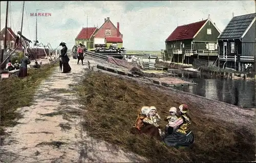 Ak Marken Nordholland Niederlande, Ortspartie, Kinder in Trachten