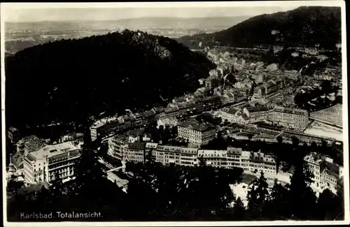 Ak Karlovy Vary Karlsbad Stadt, Totalansicht der Ortschaft