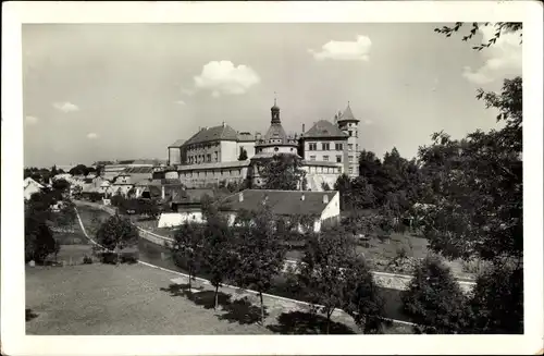 Ak Jindřichův Hradec Neuhaus Südböhmen, Flusspartie, Blick zur Burg