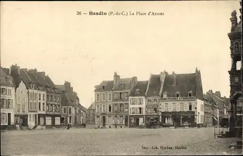 Ak Hesdin Pas de Calais, La Place d'Armes, Geschäfte