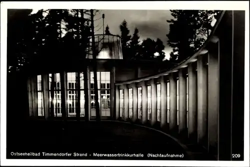 Ak Ostseebad Timmendorfer Strand, Meerwasser-Trinkkurhalle, bei Nacht